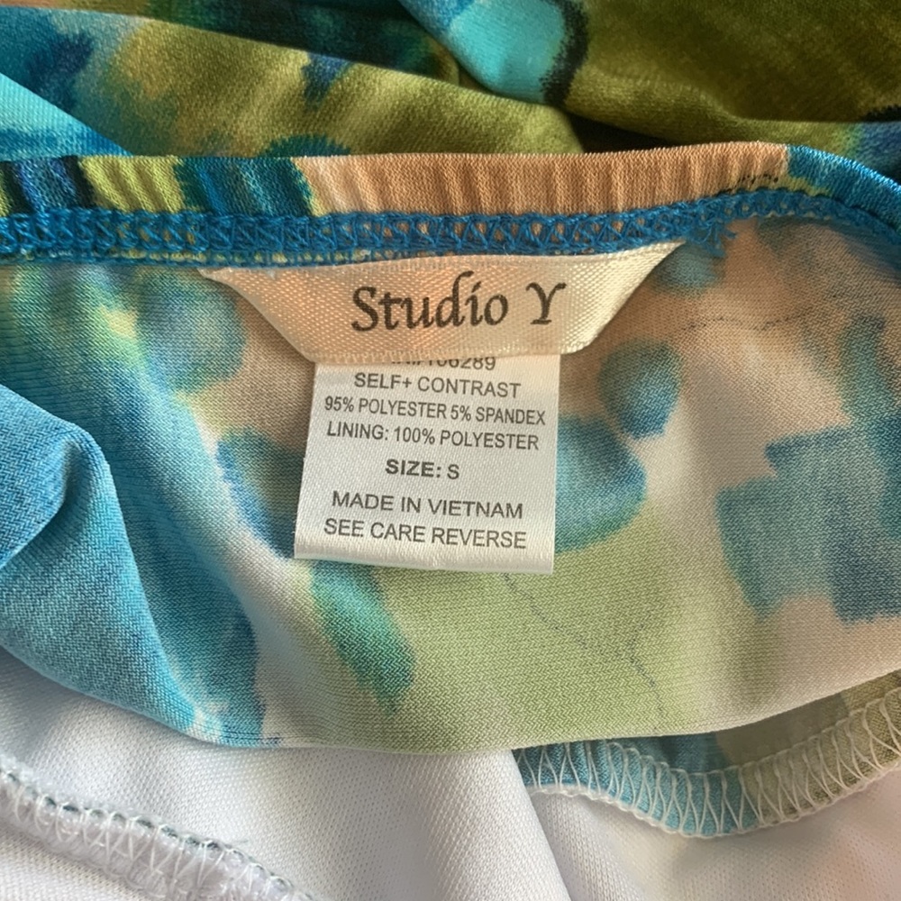 Studio Y top - Picture 3 of 3